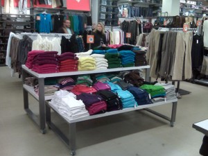 OldNavyRainbowDisplays Rainbow displays of basics at Old Navy.