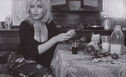 Madonna-Dolce-Gabbana-Spring-2010-Photos-3-499x307