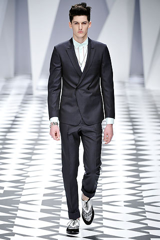 Love.Versace.MenswearSpringSummer2011.1
