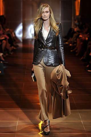 Love.ArmaniPriveFall2010.5