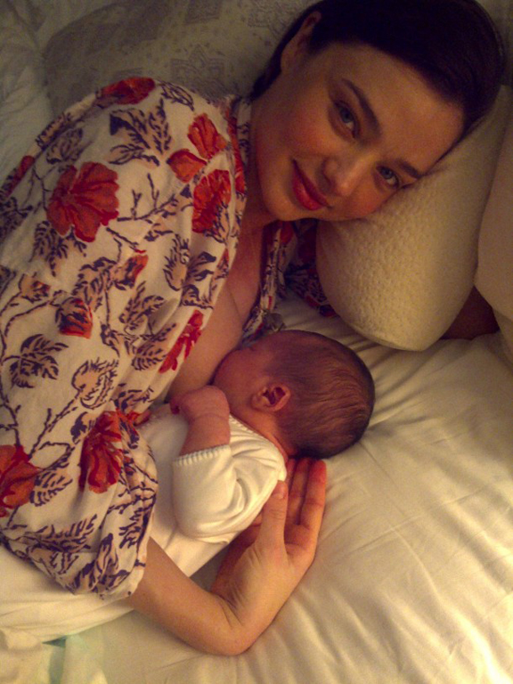 orlando bloom and miranda kerr baby boy. Miranda Kerr Breastfeeds Baby