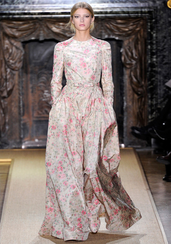 Love.ValentinoCouture.SS12-1 <br />
Paris fashion week, haute couture, fashion shows, catwalk, spring summer 2012, Valentino
