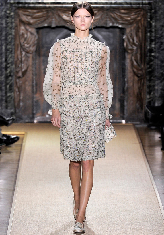 Love.ValentinoCouture.SS12-3 <br />
Paris fashion week, haute couture, fashion shows, catwalk, spring summer 2012, Valentino