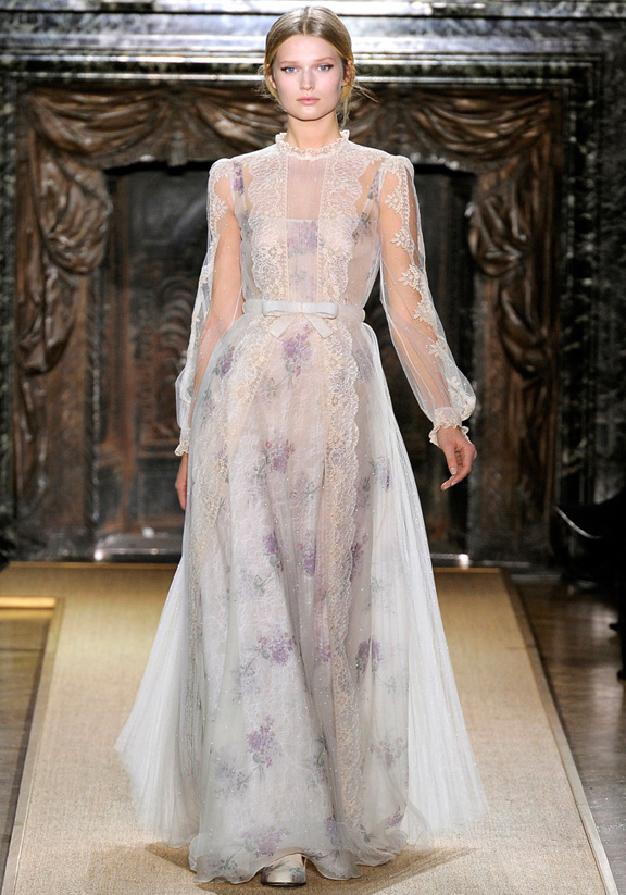 Love.ValentinoCouture.SS12-4 <br />
Paris fashion week, haute couture, fashion shows, catwalk, spring summer 2012, Valentino